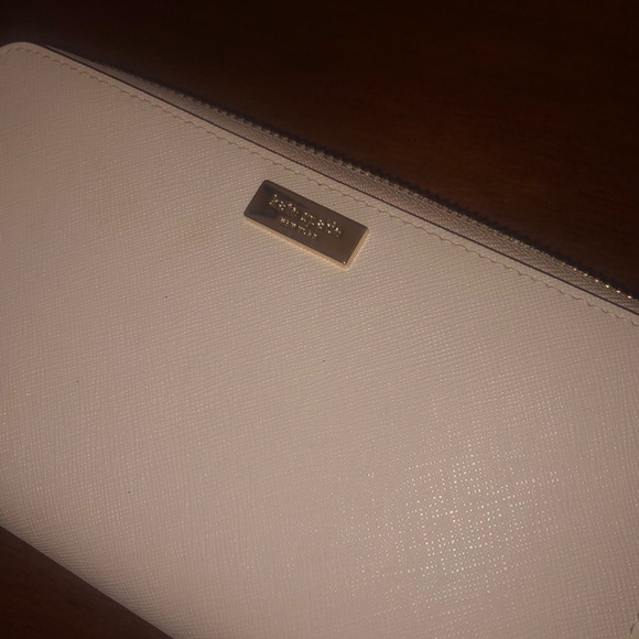 Kate Spade Wallet - Picture 4 of 4